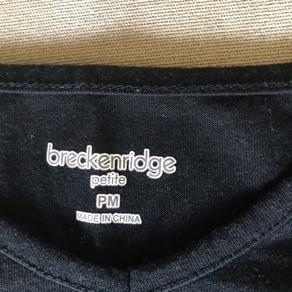 Breckinridge floral top w/ sequin details. - Picture 4 of 4